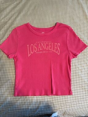Los Angeles Graphic Crop Tee in Hot Pink